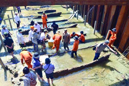 Shipwreck recovery from Quang Ngai Province. Source: Viet Nam News 20140714