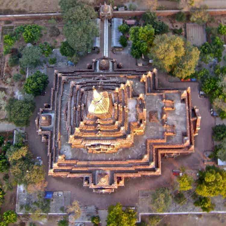 The satellites of Bagan