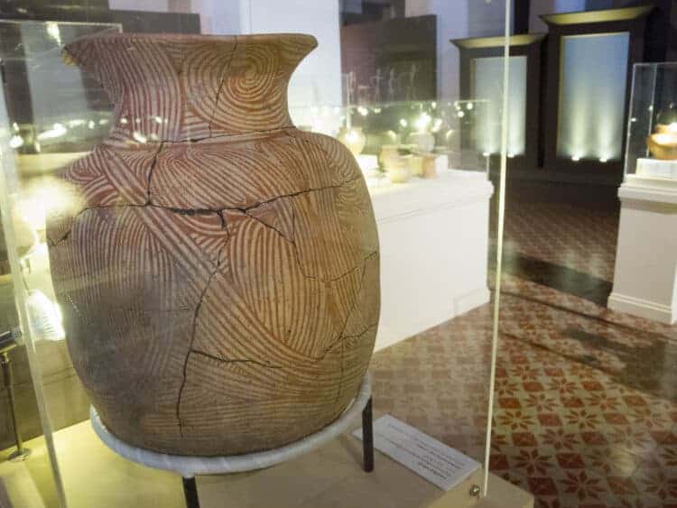 Classic Ban Chiang Pottery