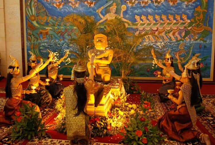 Returned Hanuman statue. Source: Cambodia Daily 20150513