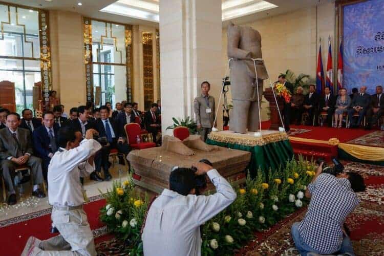 Koh Ker statue returns to Cambodia. Source: Cambodia Daily 20160329