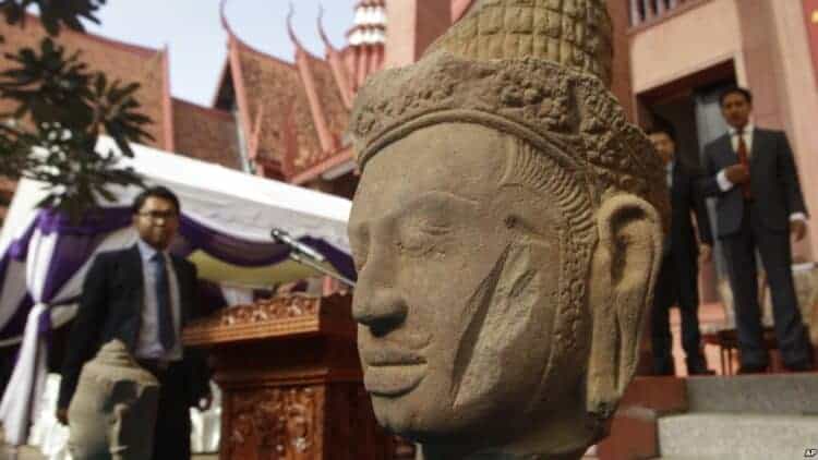Repatriated head at the National Museum of Phnom Penh. 20160413