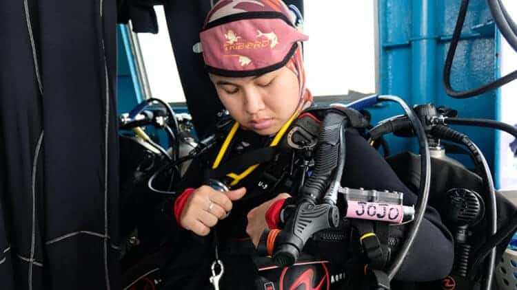 Go Deep With Thailand’s 1st Female Undersea Relic Hunter