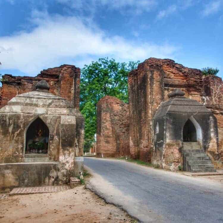 Tharabha Gate, Bagan