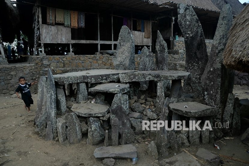Megaliths in Kampung Bena. Source: Republika, 20190709