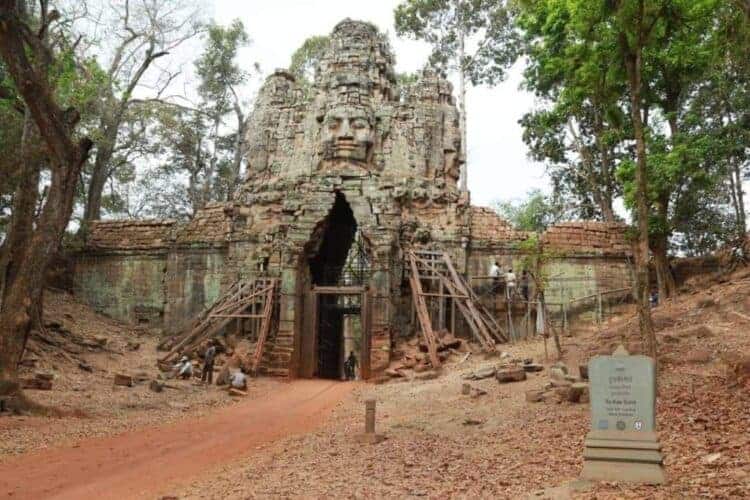 Restoration of Angkor Thom west gate. Source: Raksmei News 20200316