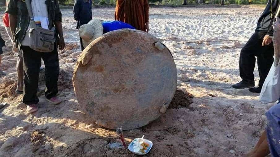 Bronze drum found in Mukdahan. Source: Matichon 20200428