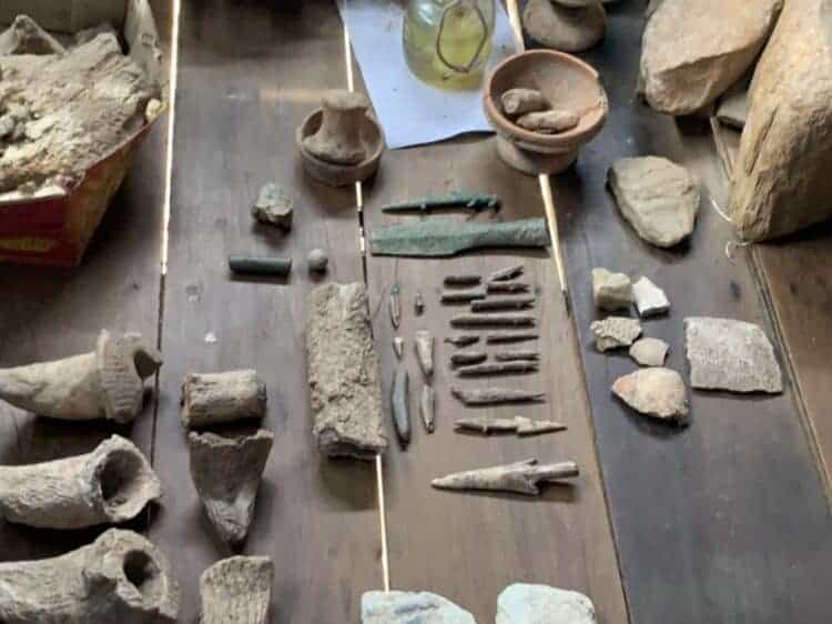 Finds from Ang Thong Province. Source: Matichon 20200713