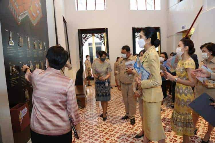Official visit by Thai PM's wife to the Bangkok National Museum. Source: Siamrath 20201027