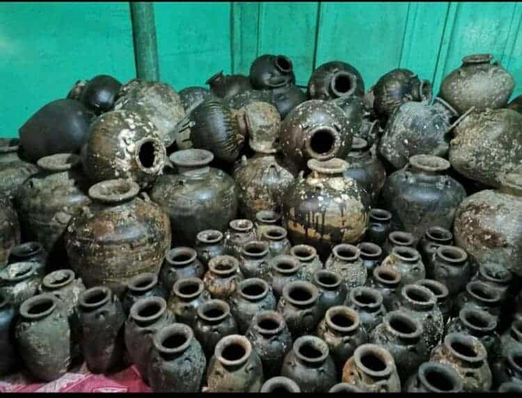 Looted shipwreck jars. Source: AP News 20200929