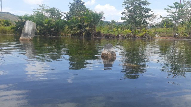 Megaliths from Lake Sentani. Source: Kumparan 20201003