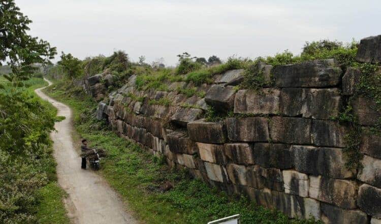 Damage to Ho Citadel wall. Source: 20210110