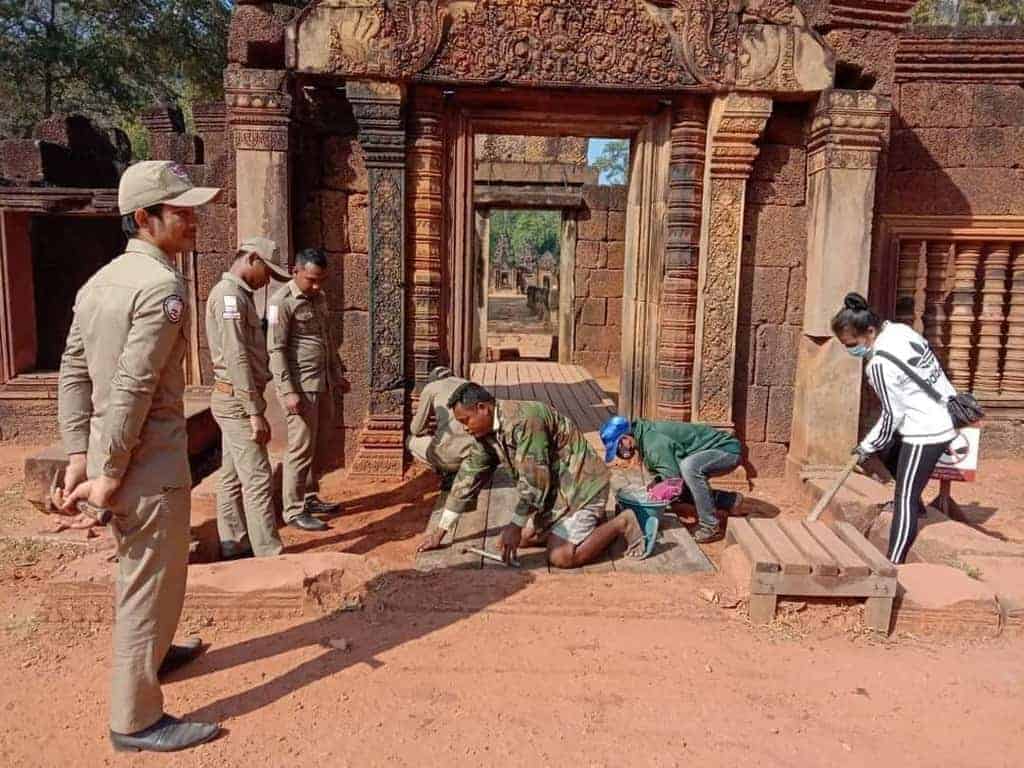 Repairs to Banteay Srei. Source: Rasmei Kampuchea Daily 20210121
