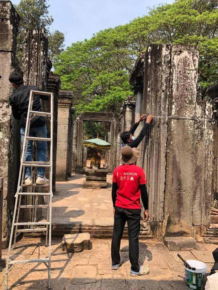 Repairs to the Bayon. Source: Rasmei Kampuchea Daily 20210401