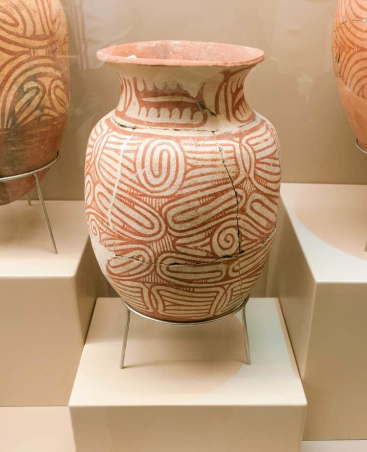 Ban Chiang pottery from the middle period