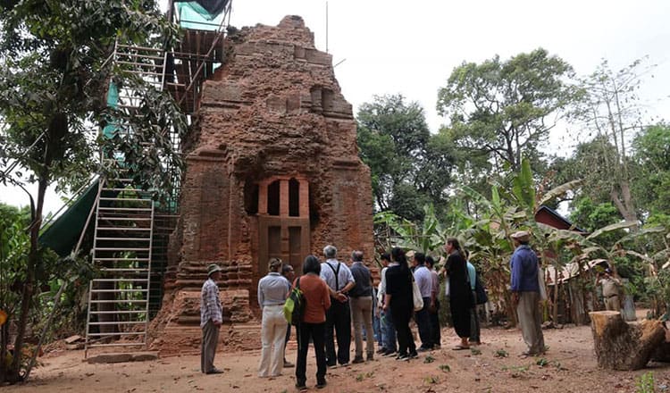 ICC-Angkor Experts Evaluate Restoration Efforts at Angkor Sites