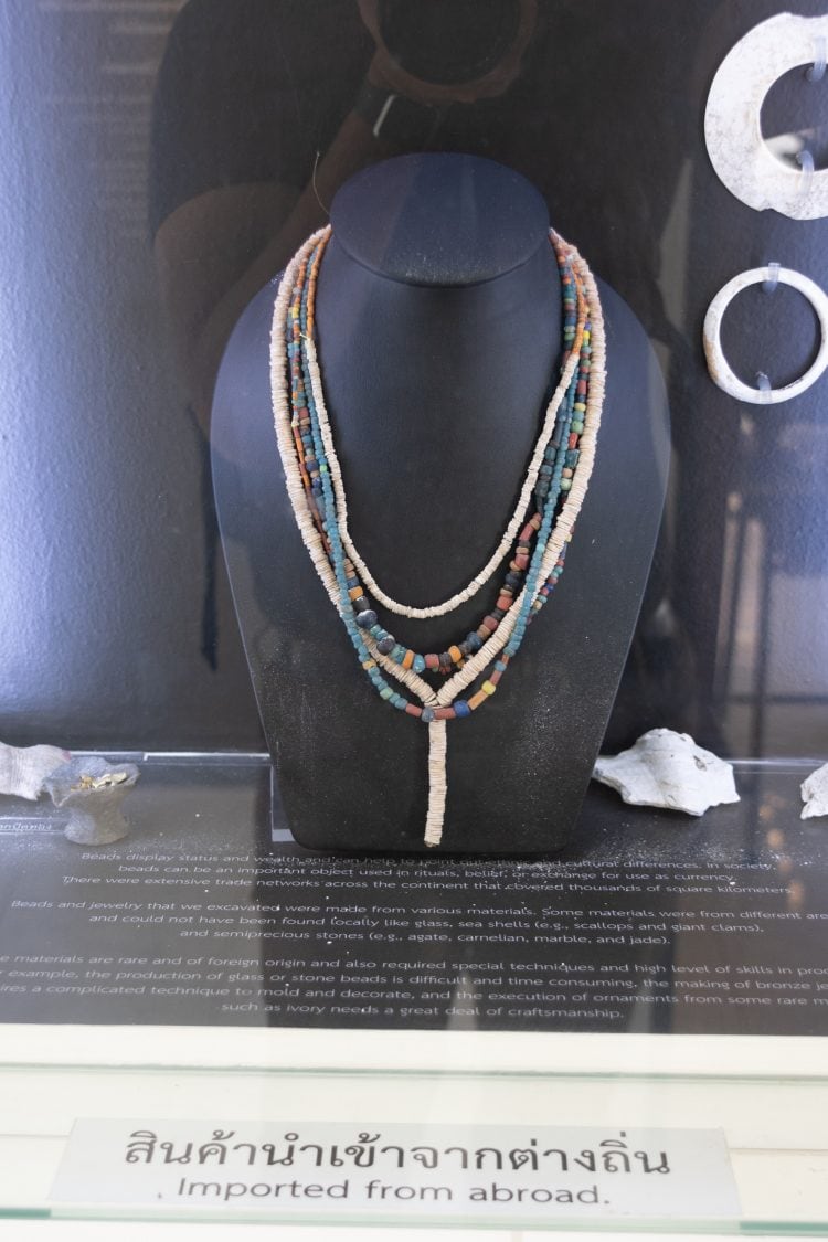 [Paper] Prehistoric Stone Ornaments from Phromtin Tai, Central Thailand: New Perspectives on Workshop Traditions through the Study of Drilling Methods